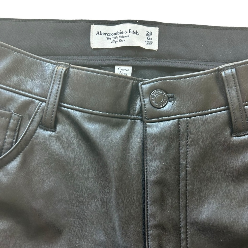 Abercrombie & Fitch Curve Love Vegan Leather 90s Relaxed Pant size 6/28S short - Picture 5 of 9